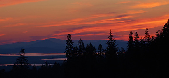 Sunrise over Upper Klamath Lake